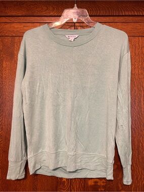 Athleta back cutout long sleeve M
